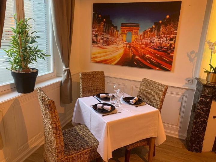 Le Napoleon Hotel Люксойл-ле-Бан Екстериор снимка
