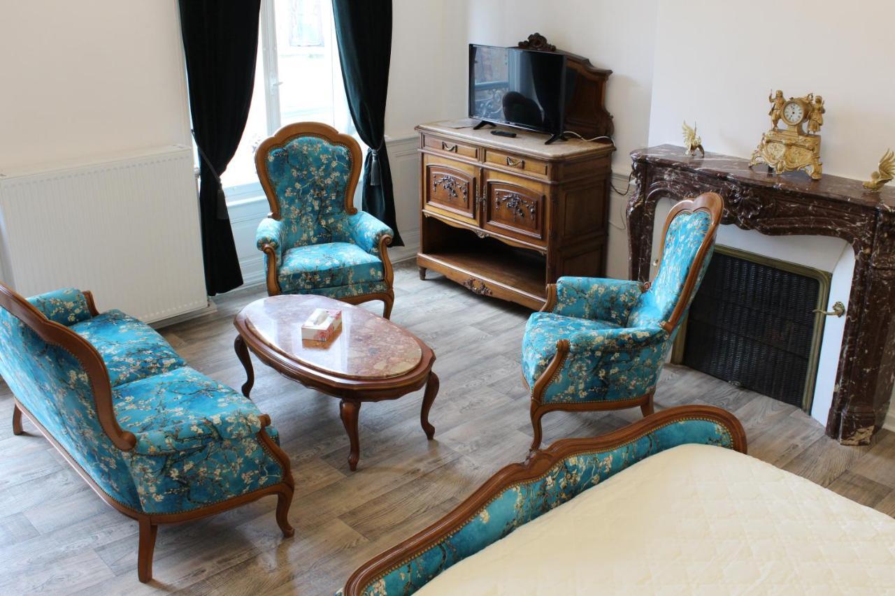 Le Napoleon Hotel Люксойл-ле-Бан Екстериор снимка